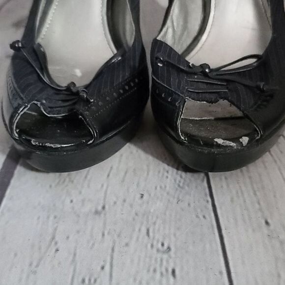 Marc Fisher Navy & Black Striped Bow Heels - Picture 6 of 13